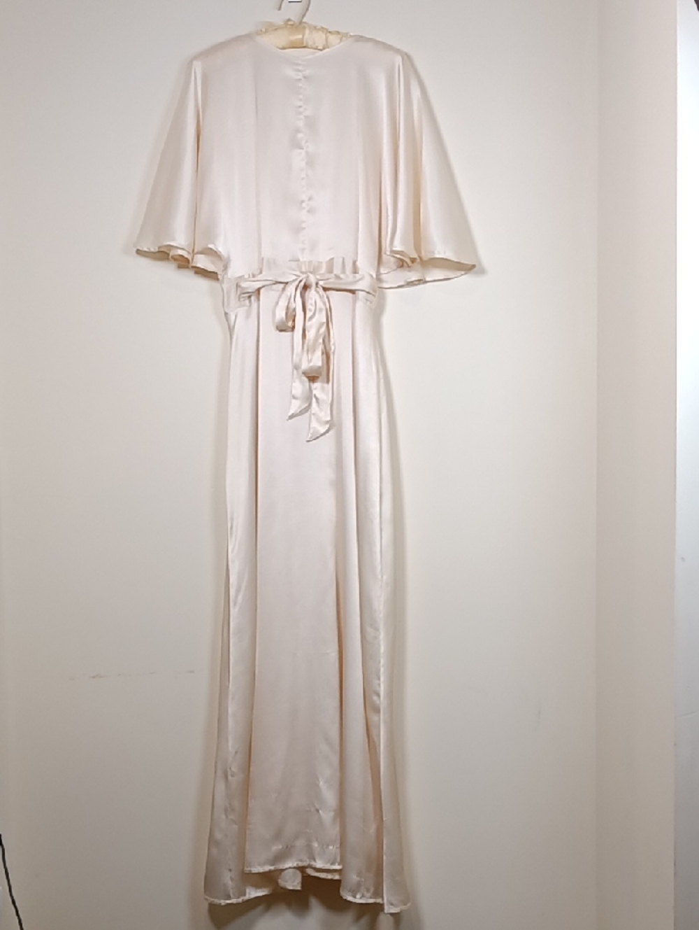What Katie Did Gold Label Satin  Cream Wrap Robe with Attached Tie Waist Size 12 - Picture 3 of 16